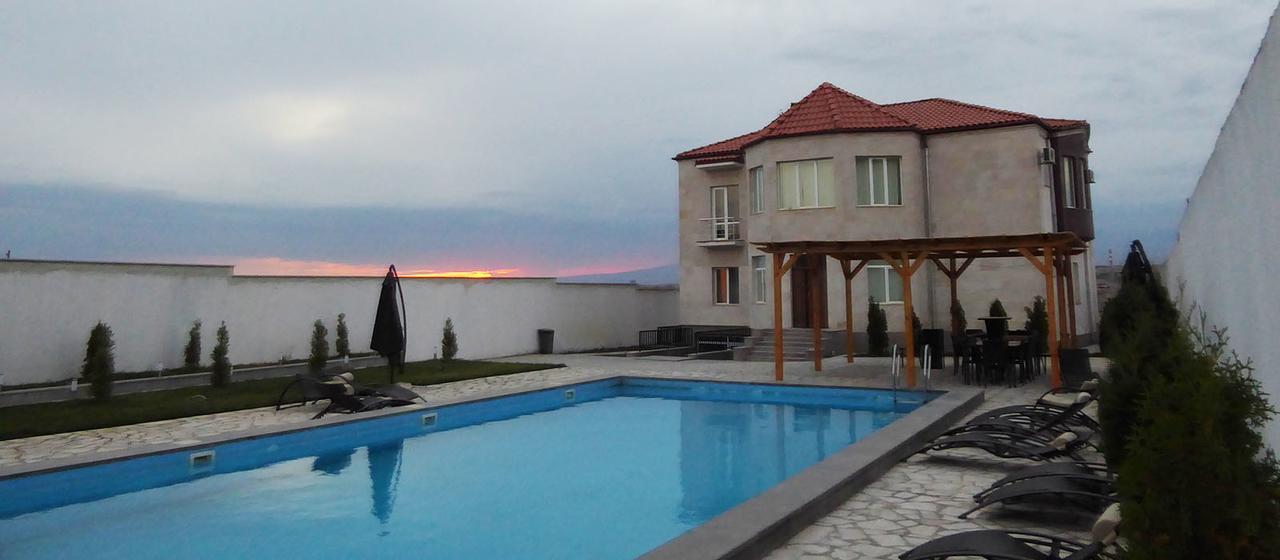 Ossanna Hotel Ереван Екстериор снимка