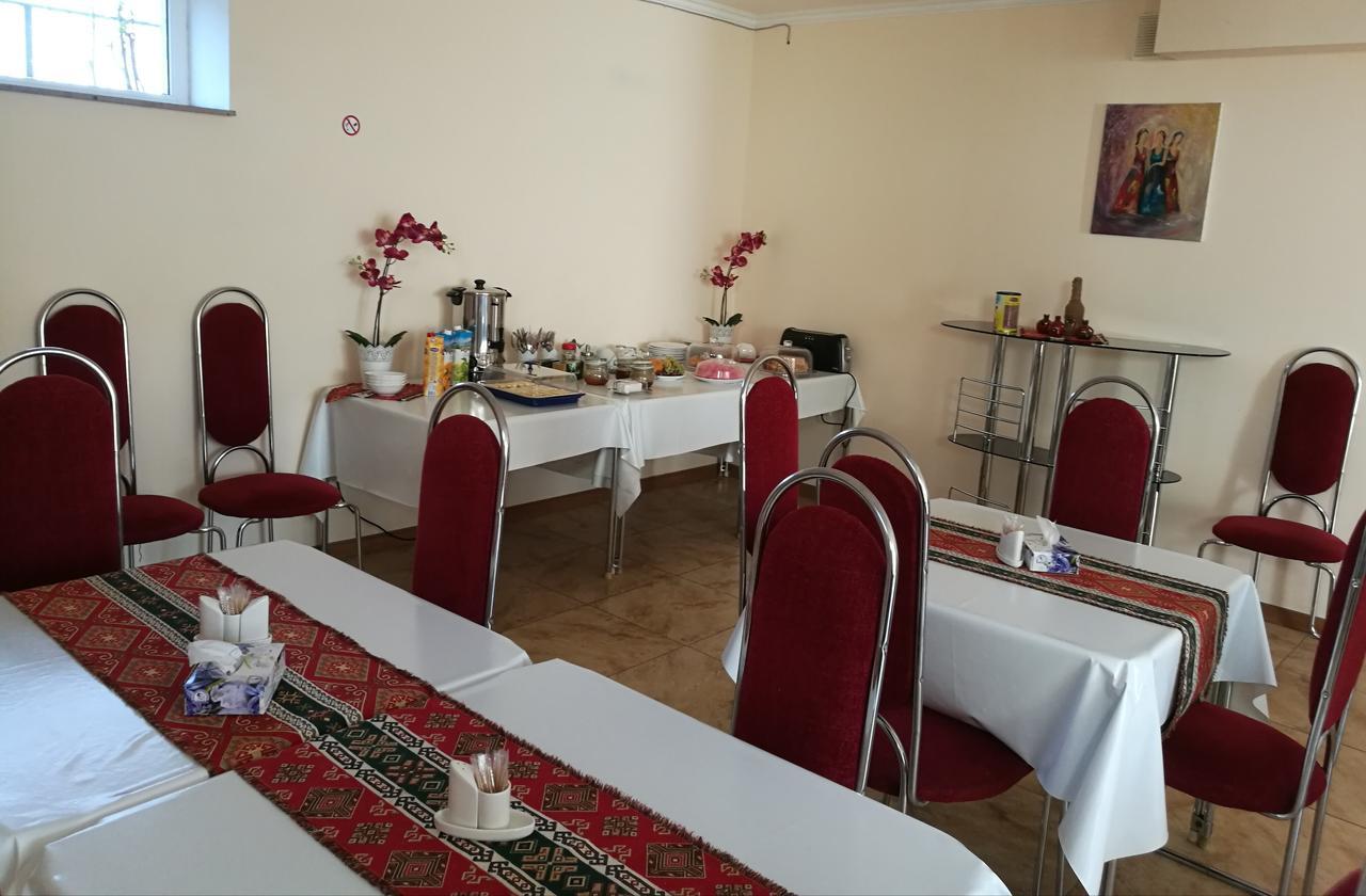 Ossanna Hotel Ереван Екстериор снимка