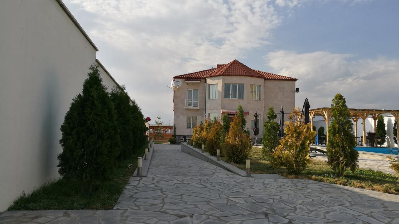 Ossanna Hotel Ереван Екстериор снимка