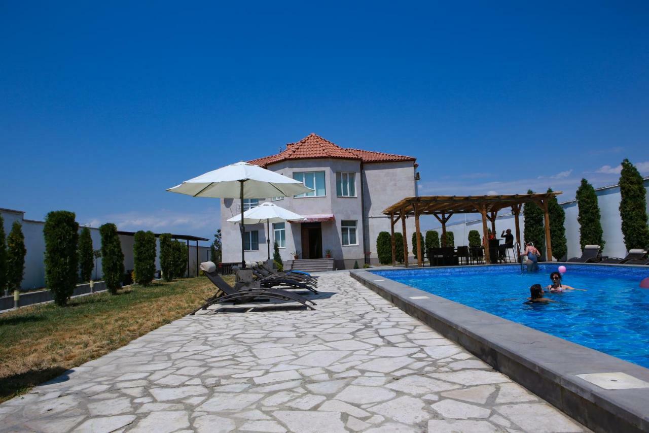 Ossanna Hotel Ереван Екстериор снимка
